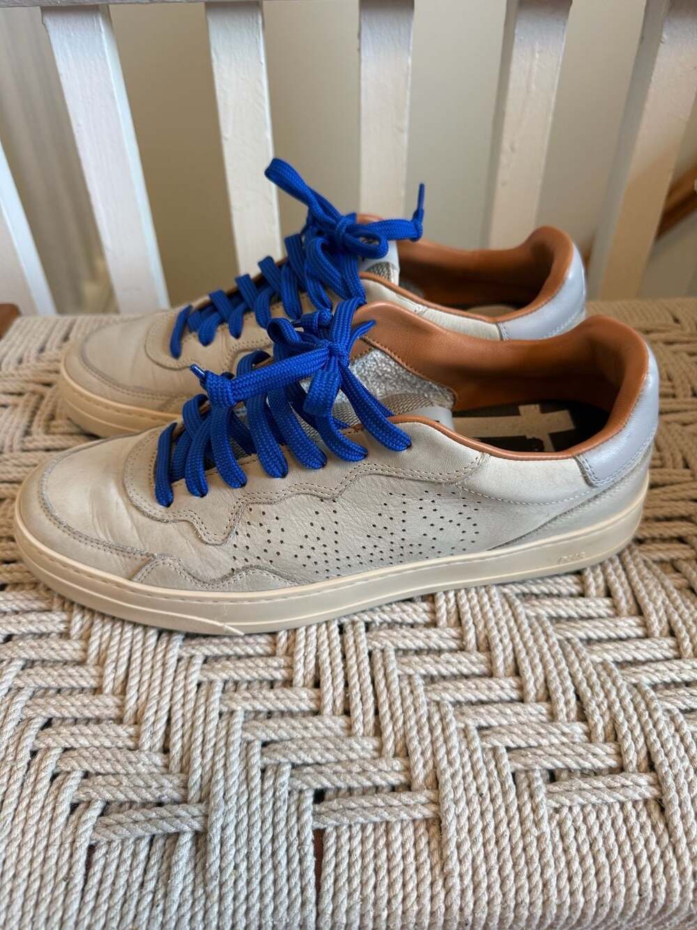 P448  Leather Sneakers in a light grey or off-white colorway size 41/US 8